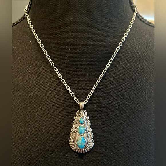 Turquoise and silver necklace - Picture 1 of 2